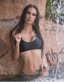 Malia Moon Lee autograph