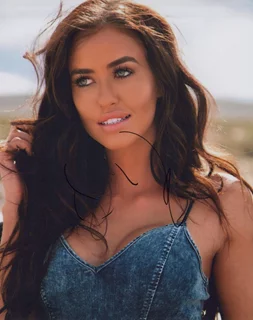 Madison Swenson autograph