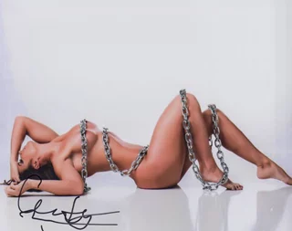 Courtney Tillia autograph