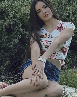 Paris Bravo autograph