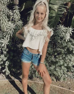 Katie Couch autograph