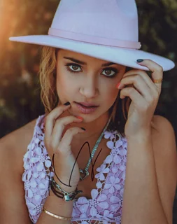 Izabellah Rae Diez autograph