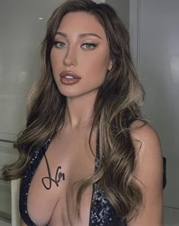 Stefanie Gurzanski autograph