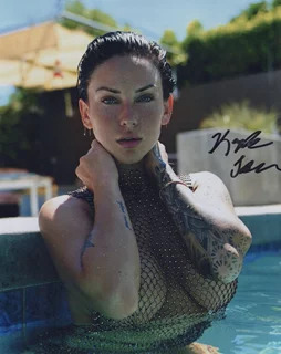 Kayla Lauren autograph