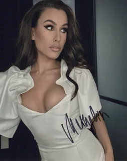 Merylin Nau autograph