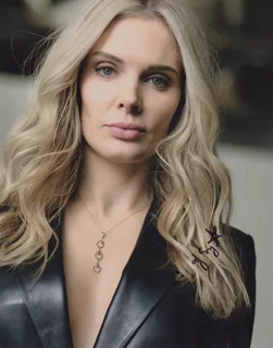 Jocelyn Saenz autograph