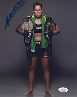 Amanda Nunes autograph
