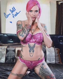Anna Bell Peaks autograph
