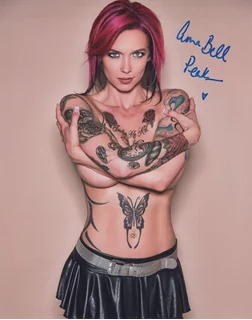 Anna Bell Peaks autograph