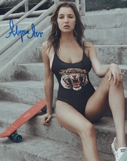 Alyssa Arce autograph