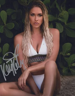 Kelly Kelly autograph
