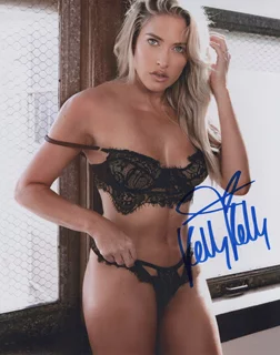 Kelly Kelly autograph