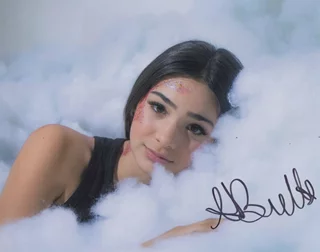 Alexandra Bull autograph