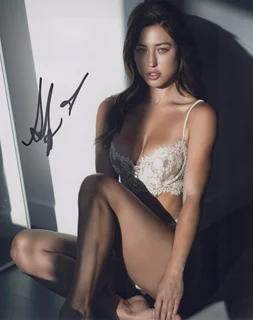 Stefanie Gurzanski autograph