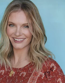 Jocelyn Saenz autograph