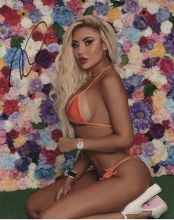 Lola Starr autograph