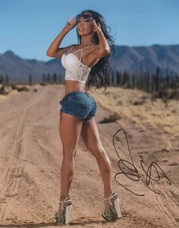 Monica Goe autograph