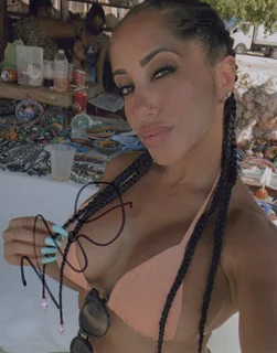 Narmin Assria autograph