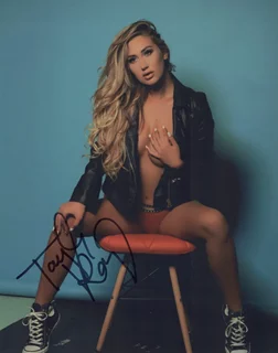 Taylor Ray autograph