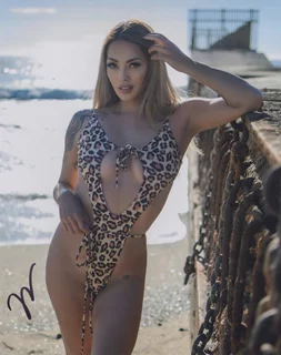 Jamie Tsuki autograph