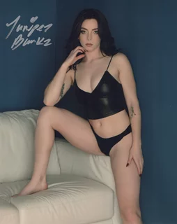 Juniper Banks autograph