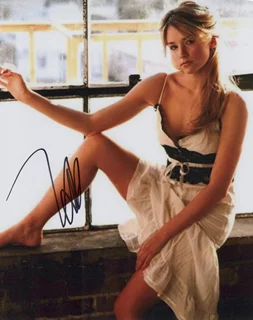 Haley Bennett autograph