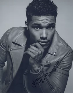 Rome Flynn autograph