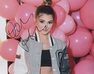 Olivia Jade autograph