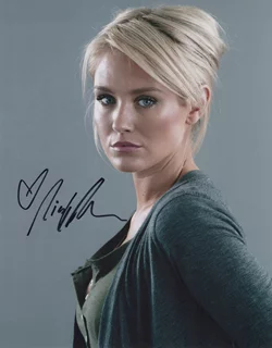 Nicky Whelan autograph