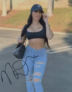 Narmin Assria autograph