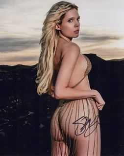 Skye Aurelia autograph