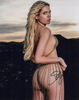 Skye Aurelia autograph