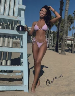 Arielle Caputo autograph