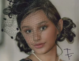 Izzie Florez autograph