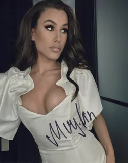 Merylin Nau autograph