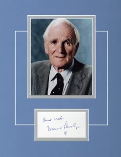 Desmond Llewelyn autograph