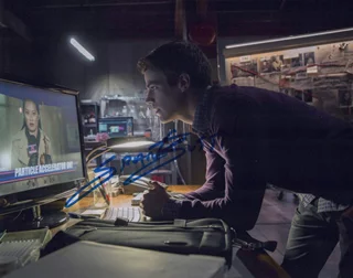 Grant Gustin autograph