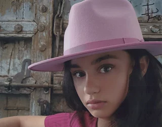 Izzie Florez autograph