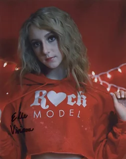 Elle Viviana autograph