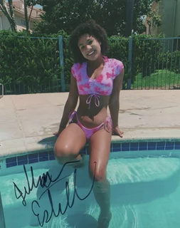 Jillian Estell autograph