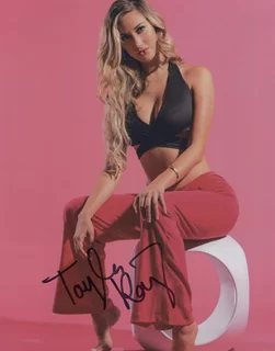 Taylor Ray autograph