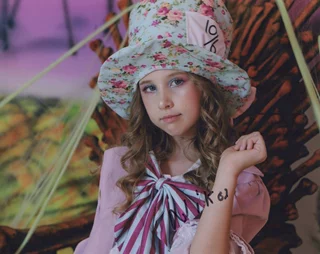 Nikol Strong autograph