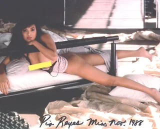 Pia Reyes autograph