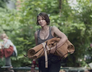 Lauren Cohan autograph