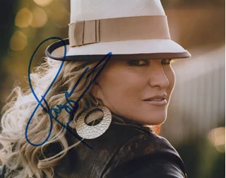 Tanya Tucker autograph