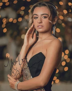 Ava Rose Giannini autograph