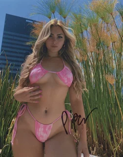 Piper Lyons autograph