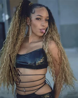 Alectra Cox autograph