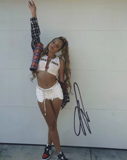 Alectra Cox autograph