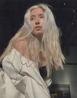 Ashlynn Malia autograph